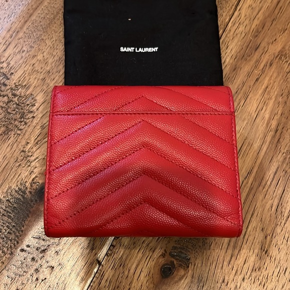YSL RED CASSANDRE MATELASSÉ COMPACT TRI FOLD WALLET - Picture 3 of 8